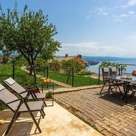Apartman Amazing In Pobri With House Sea View Volosko
